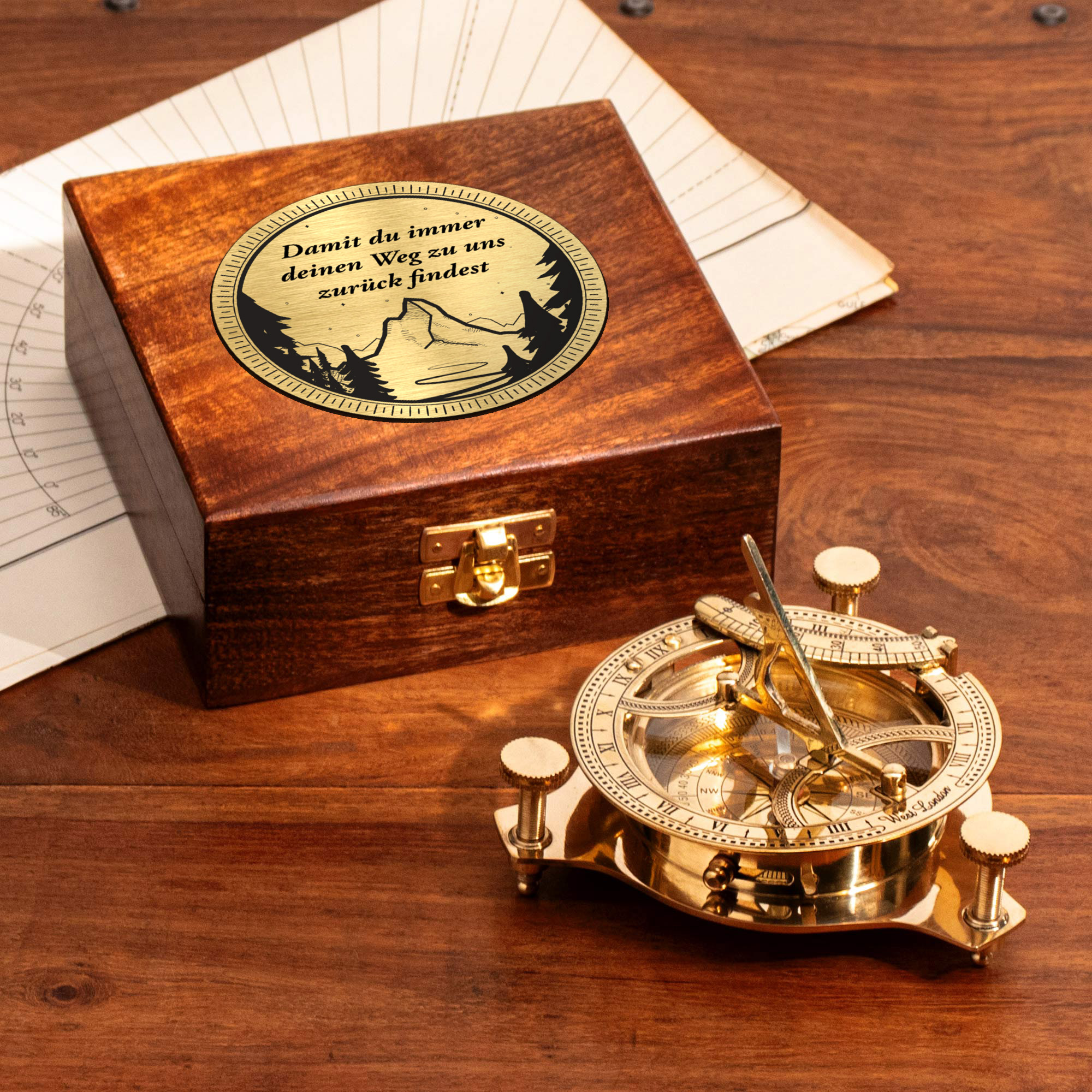 Kompass Sonnenuhr in Holzbox mit Gravur