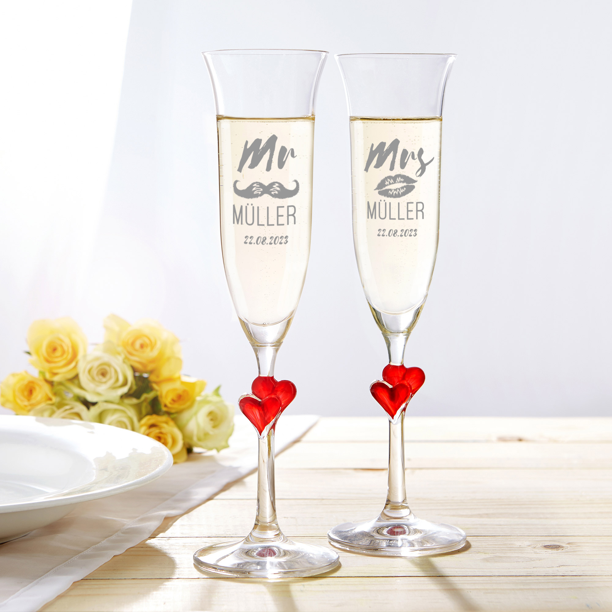 Sektgläser mit Herzen im Stiel - Mr Mrs Gravur