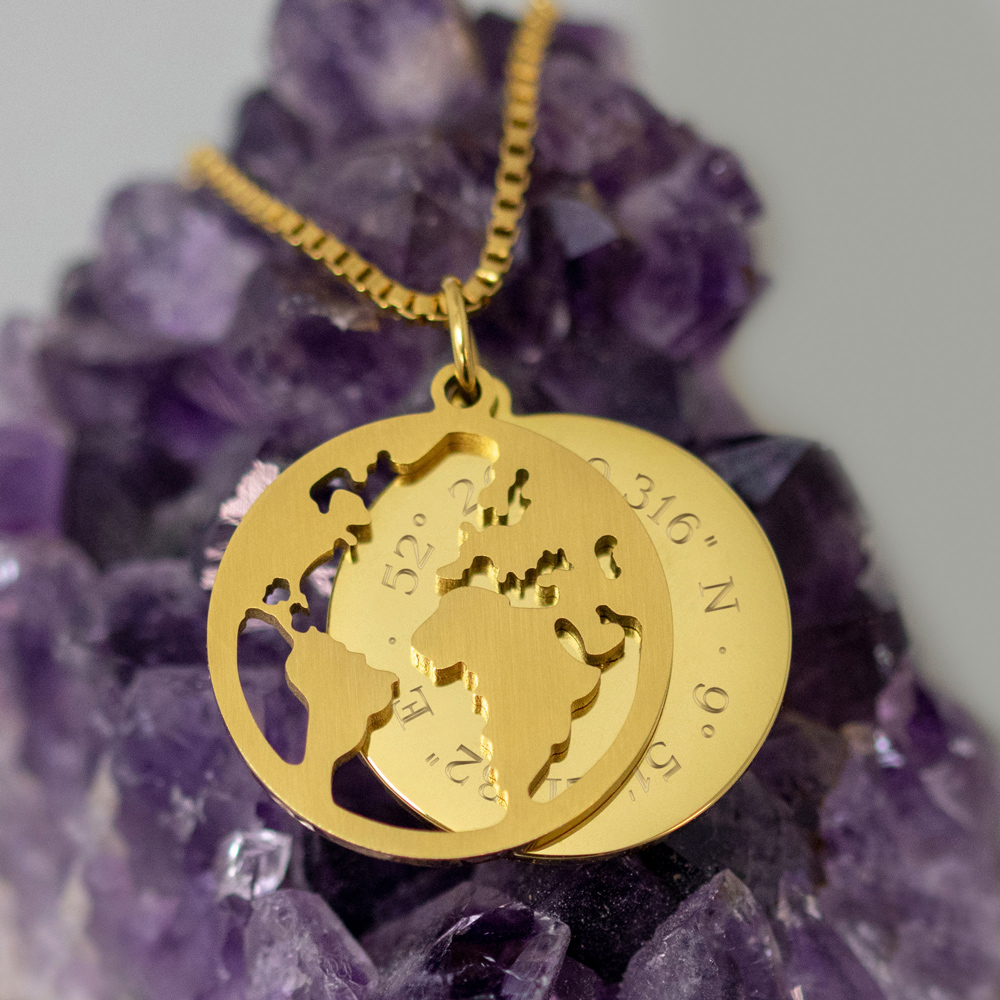 Halskette mit Gravur - Globus und Geokoordinaten - Gold - Personalisiert