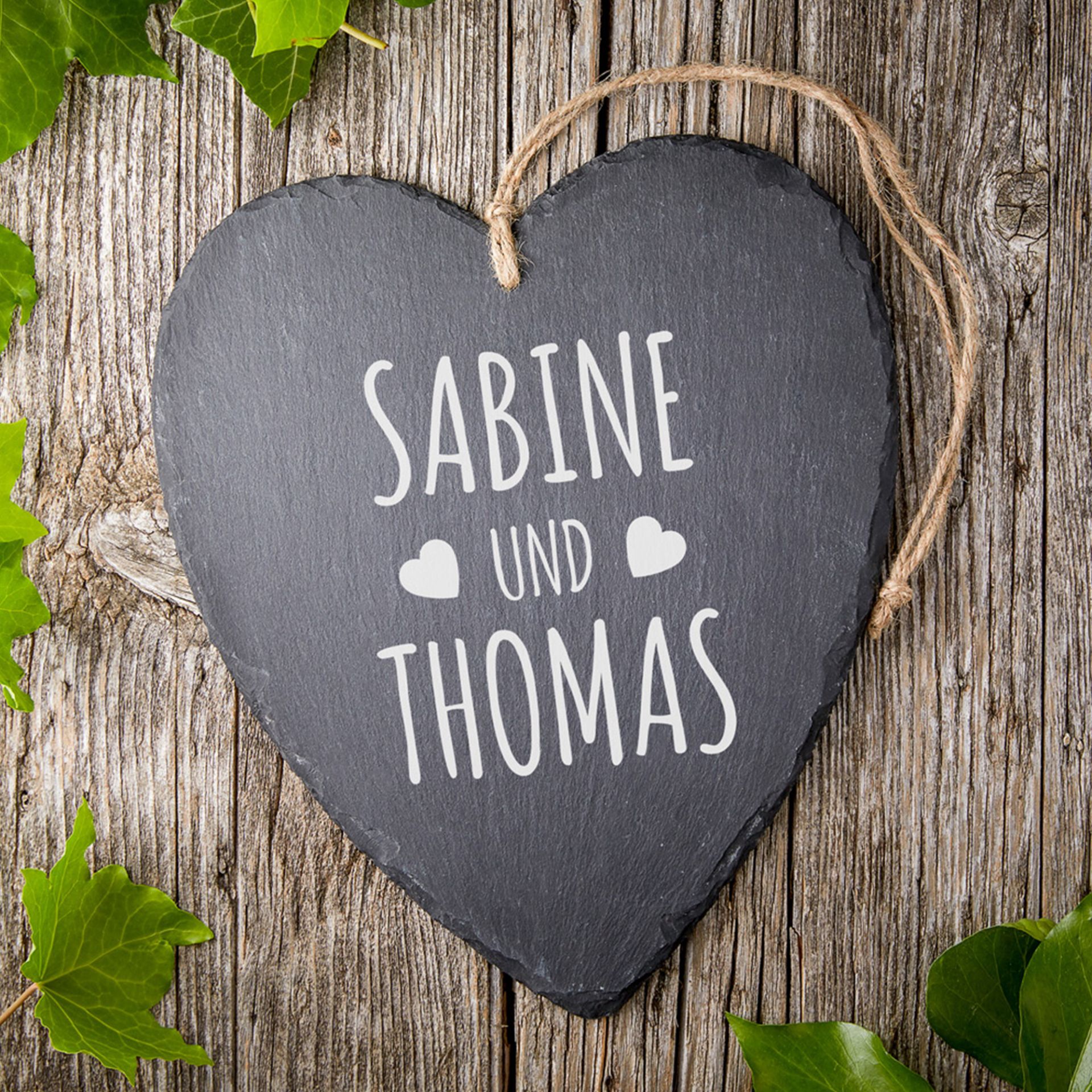 Schieferherz mit Gravur Liebesherzen – personalisiert