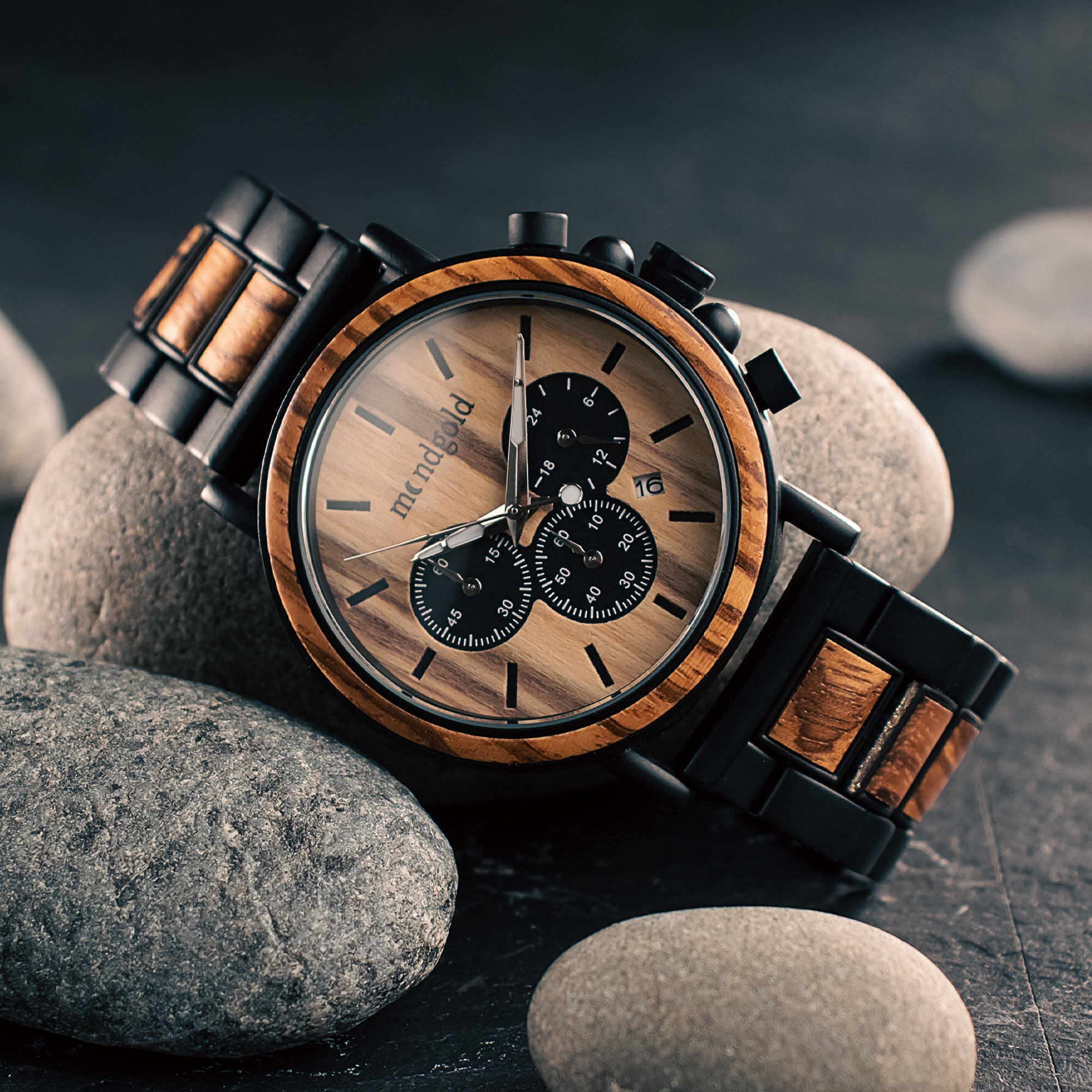 Chronograph Armbanduhr aus Holz mit Gravur