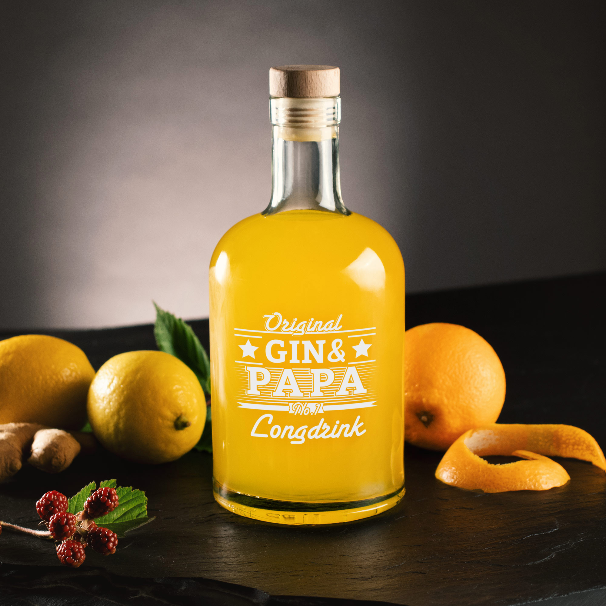 Deko Gin Flasche mit Gravur für Papa, gravierte Glaskaraffe mit Deckel als Vatertagsgeschenk, Glas Karaffe mit Ginmotiv, Glasflasche Füllmenge 700 m