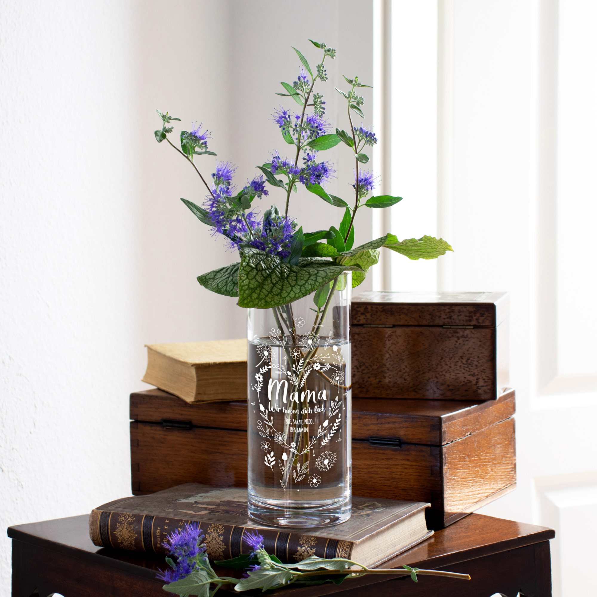 Runde Vase mit Gravur für Mama - Blumenherz