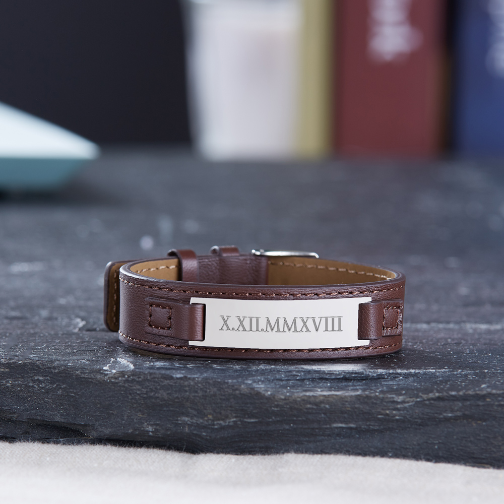 Braunes Lederarmband mit Gravur - Römische Zahlen - Personalisiert