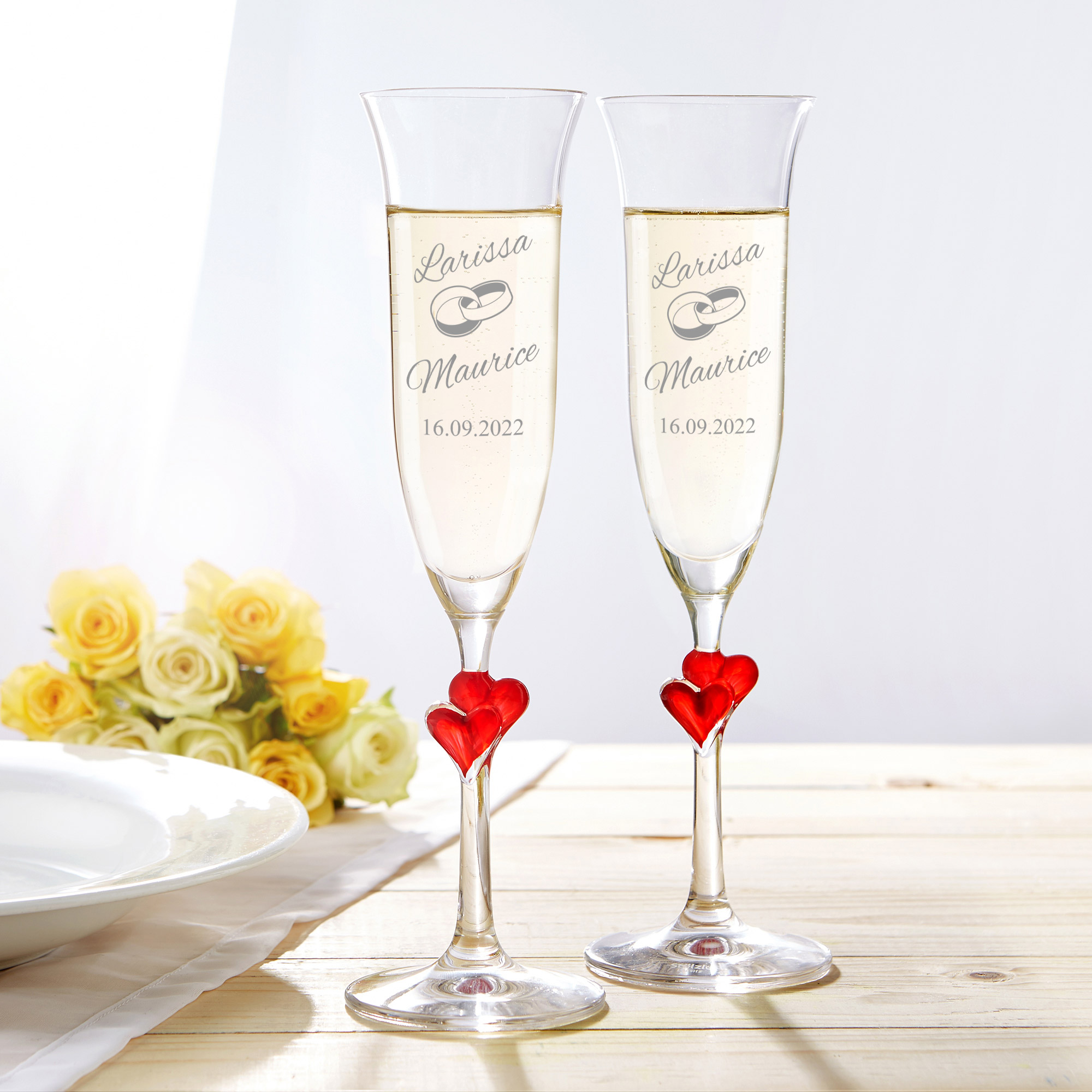 Sektgläser mit Herzen im Stiel zur Hochzeit - Personalisiert